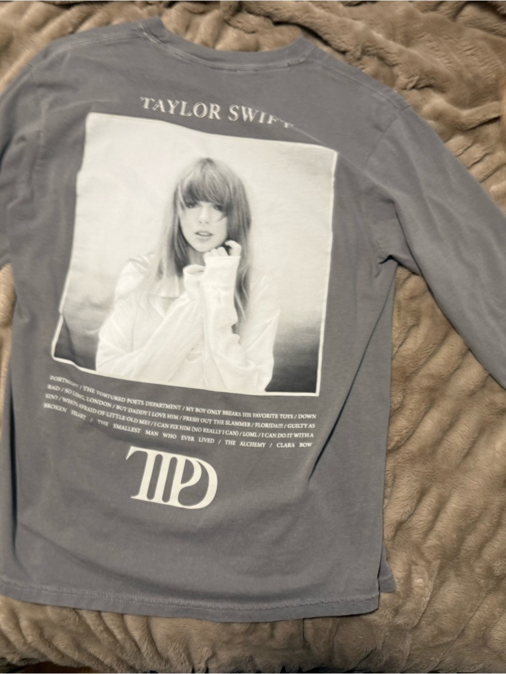 Taylor Swift Gray Long-Sleeve Graphic Tee